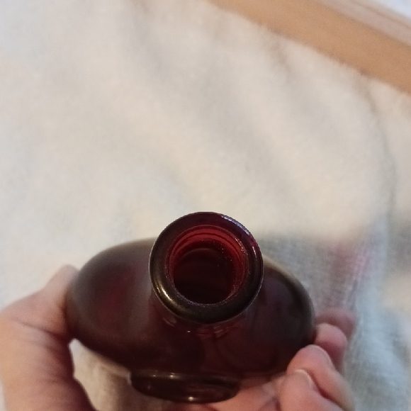 Elegant Red Glass Bottle - Picture 6 of 7